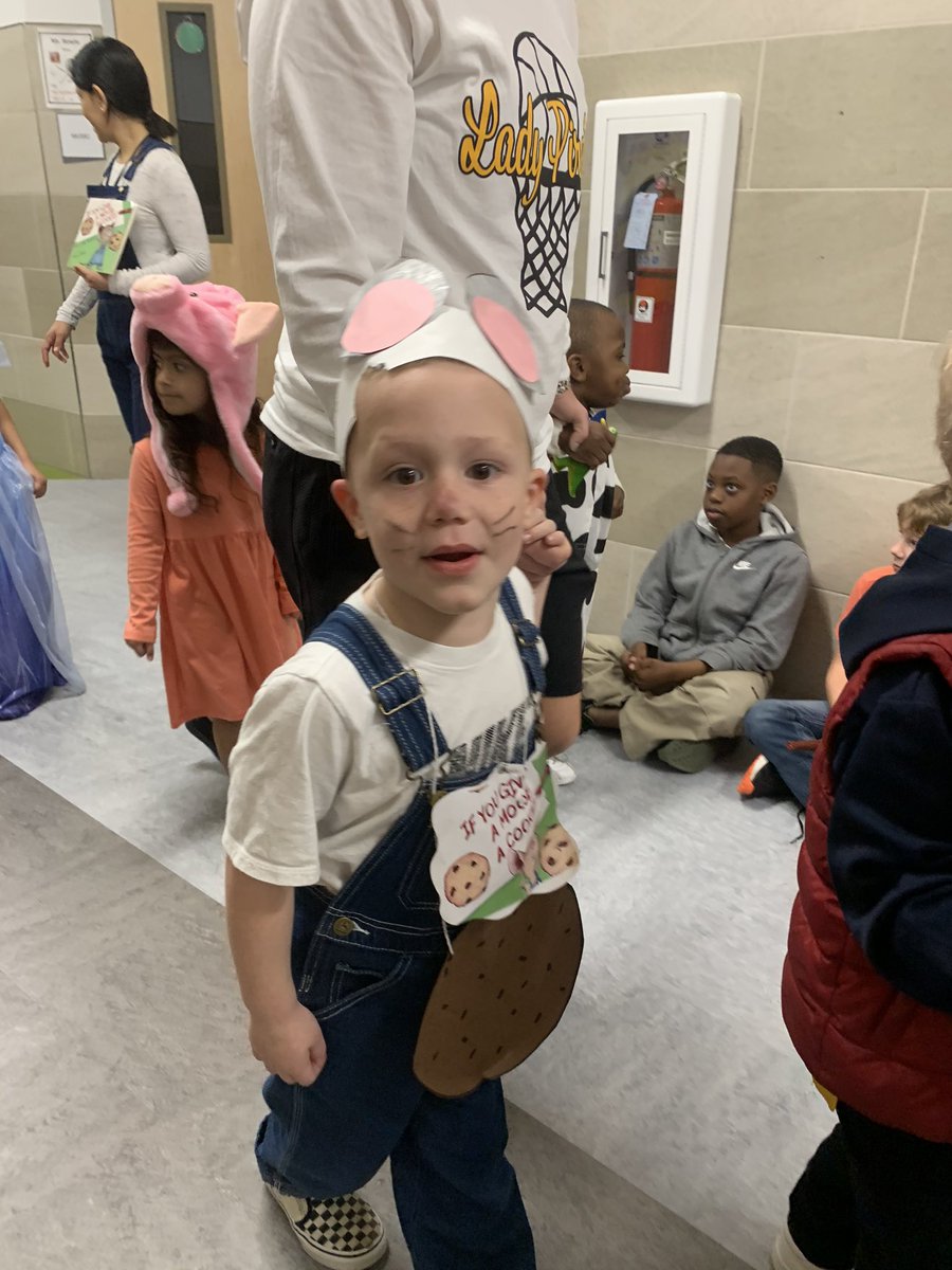 K-2nd Storybook Parade was so much fun!  Check out these characters! Part 2 #thisisdietz