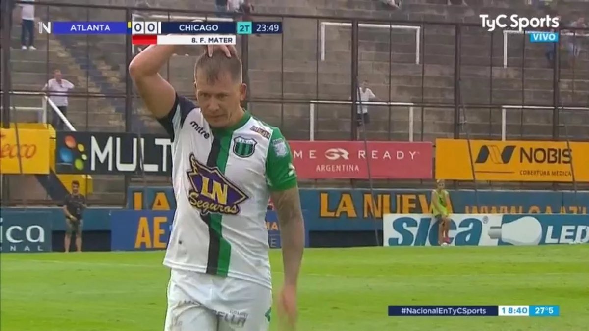 El mediocampista de Nueva Chicago Arnaldo González recibió diez partidos de suspensión por parte de la AFA debido a los gestos antisemitas realizados hacia la parcialidad del club Atlanta el domingo pasado. #INFOTVDEPORTEA

ole.com.ar/futbol-ascenso…