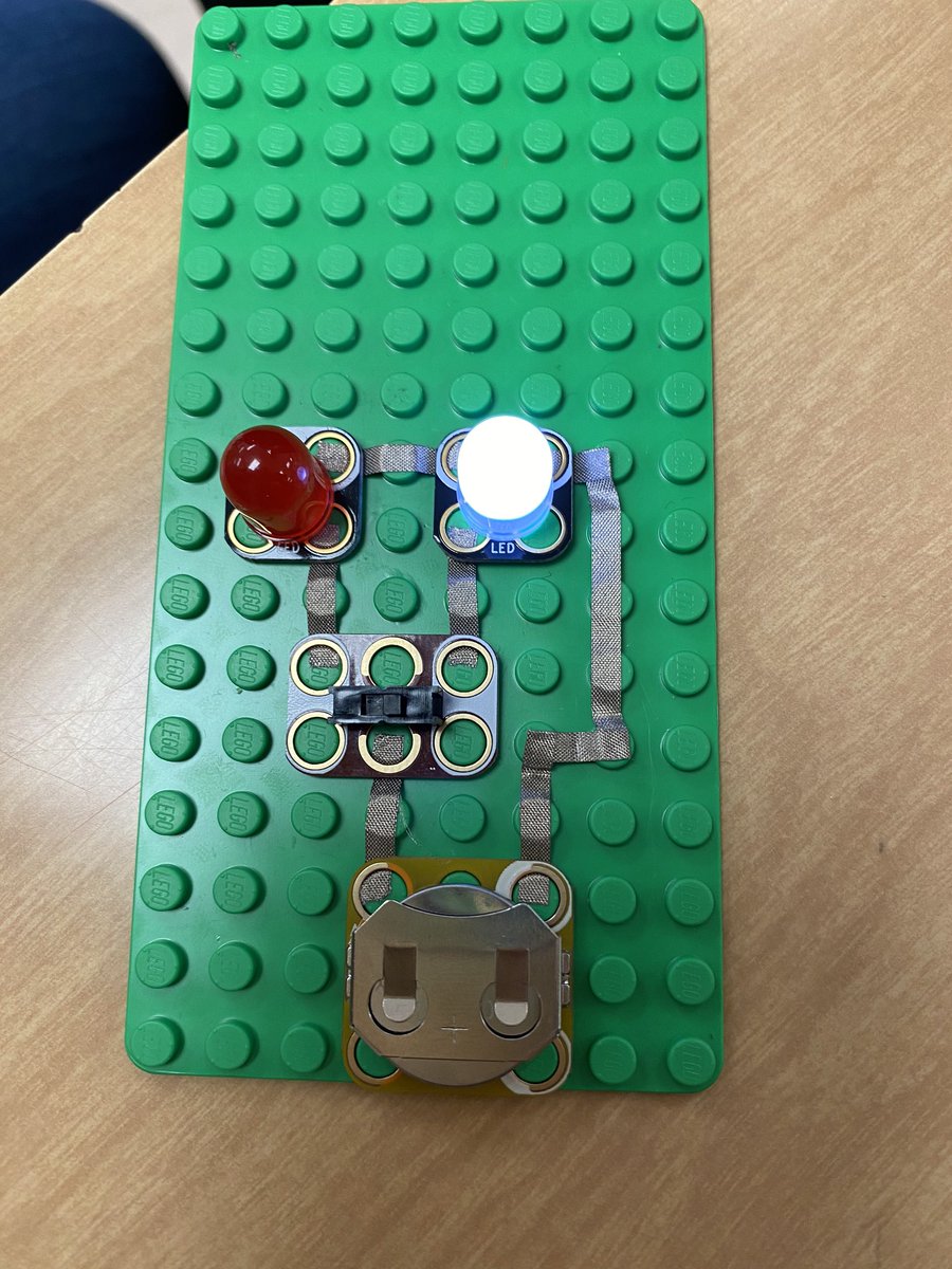 hollyberrybaby's tweet image. #CrazyCircuits #electriccircuits #GirlsWhoCode #Utrust #Utrustgrant