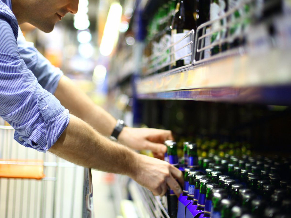 NBWA's tweet photo. No matter what's in your six-pack, a distributor helped it get there. Enjoy the weekend! 🍺 #DistributorsDoMore https://t.co/WS8R1NDSeM