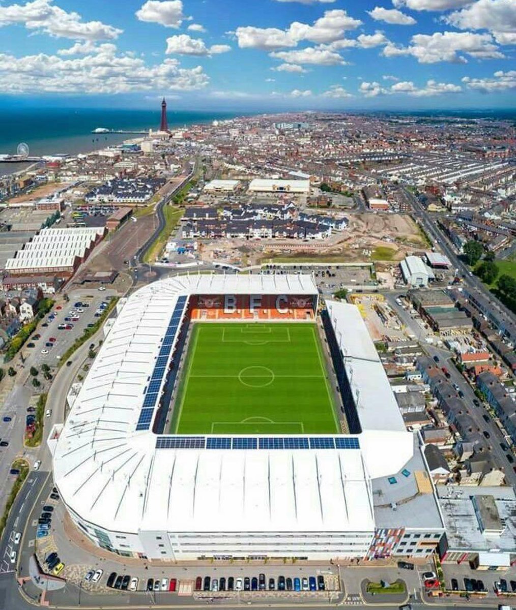 Bloomfield Road van Blackpool, qua stadion niet heel spannend maar echt een topstad om eens heen te gaan. Marginaler gaat het niet worden.