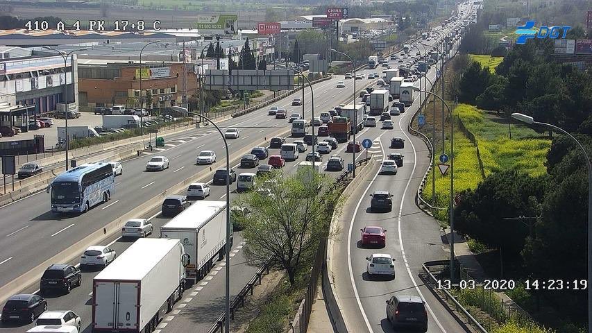 joanguirado's tweet photo. La A4 salida de Madrid en dirección Andalucía tras conocerse el decreto de estado de alarma. Irresponsabilidad. https://t.co/ZMbTrxXVSI