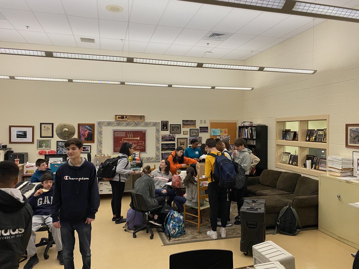 “Bring a friend Friday” at Mr. Wheeler’s Advisory!! Bagels and Munchkins... #advisorycanbefun!