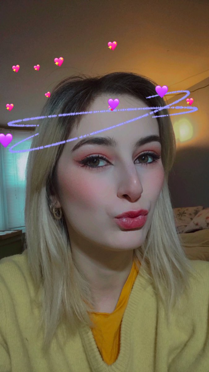 DubucAesthetic's tweet image. I tried the #FoxEyes makeup look and I think i’m... feeling myself