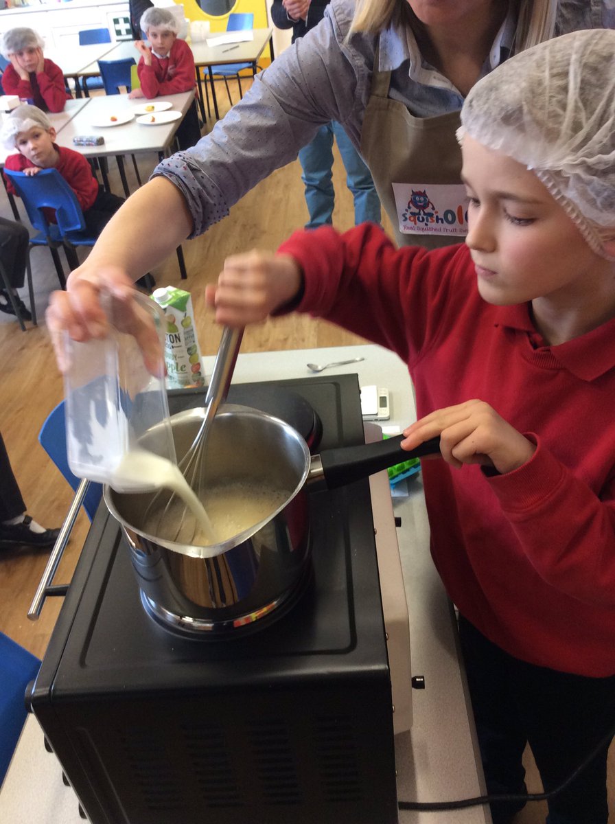 HemingtonPS's tweet photo. Class 2 have had a fantastic time becoming scientists today and making their own slime and sweets. Thanks Annie for a great lesson 😀 #ScienceWeek2020 https://t.co/7U8qgnDMYm