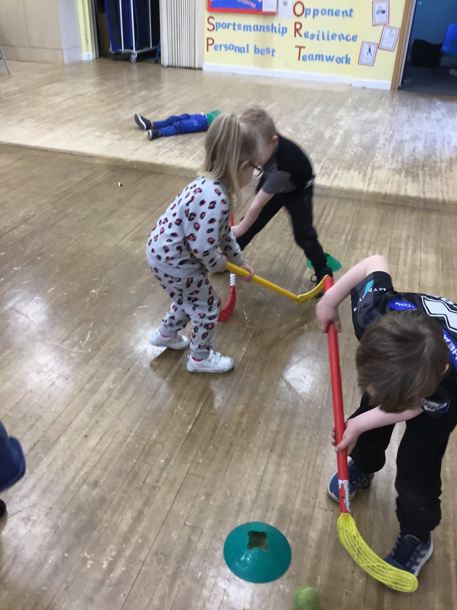 BartonMossCPS's tweet photo. Reception are learning how to dribble with hockey sticks. Lots of new skills to learn. @wearekickstart #newskills #PEforeveryone https://t.co/NEBFNPjyFM