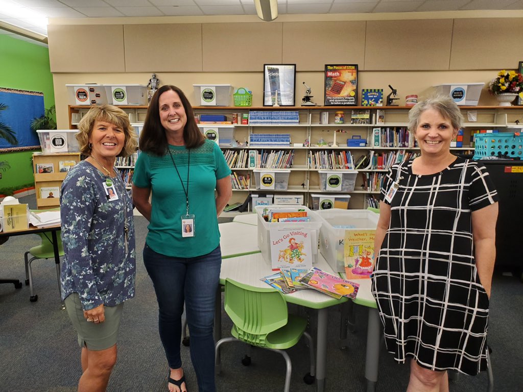 midwayscps's tweet photo. Wow!!! 😍 Thanks to the @SCPSCommInvolv Dividend RAP program &amp; Kelly Berman, Midway received a $1,200 grant donation of leveled books from @DollarGeneral ! Thank you so much for supporting Midway readers! 📚 #MidwayMagic https://t.co/qsMfKAZRMF