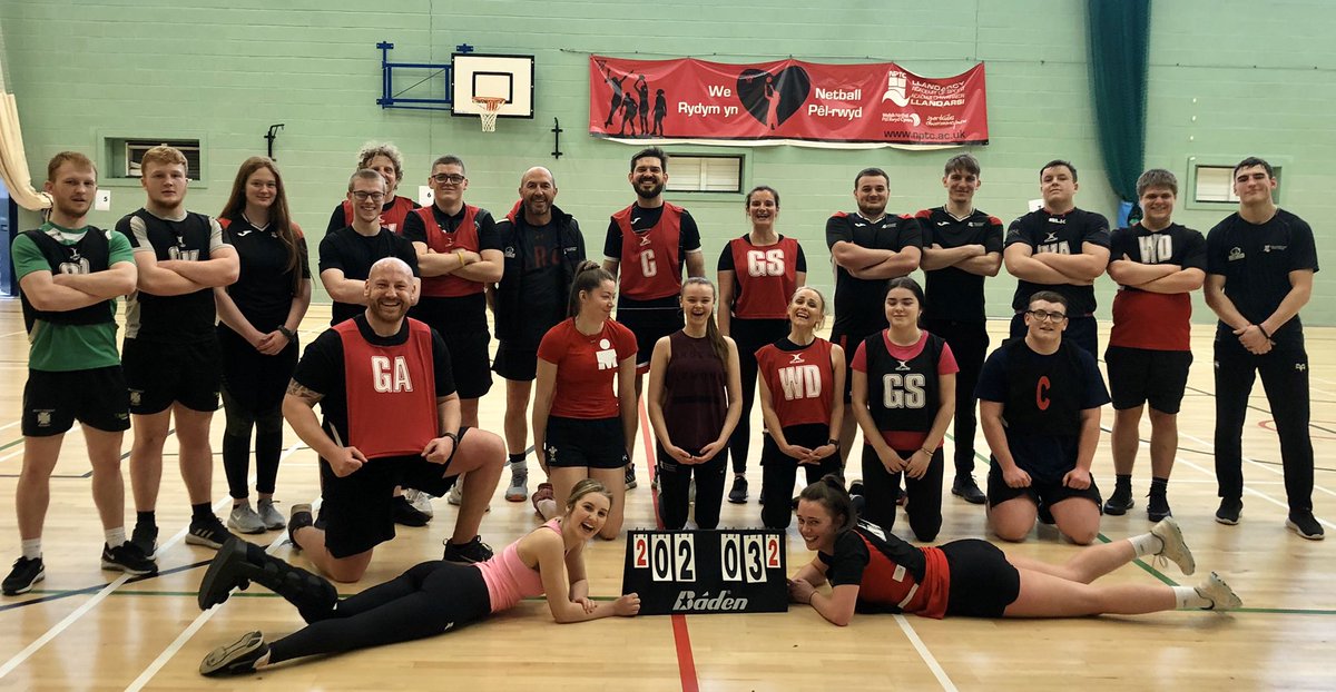NPTCGroup_SPS's tweet photo. A draw today between staff and students in a bery competitive game of netball! 😅🤣🏀

Well done all, great footwork from Jordan, great defence from the dream team Jo &amp; Soph 🙌🏼🏀 https://t.co/h5Kaa9GzjS