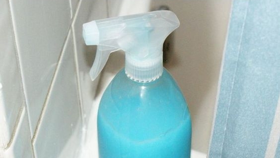 soapdeli's tweet photo. Make your tough chores easier with this #cleaninghack. This easy #showercleaner requires just 2-ingredients and will make even the grimiest shower look totally new again! It's my go to for the tub for EVERY new apartment I've moved into. https://t.co/5MsWwYZswm #springcleaning https://t.co/7HRx4GBhT6