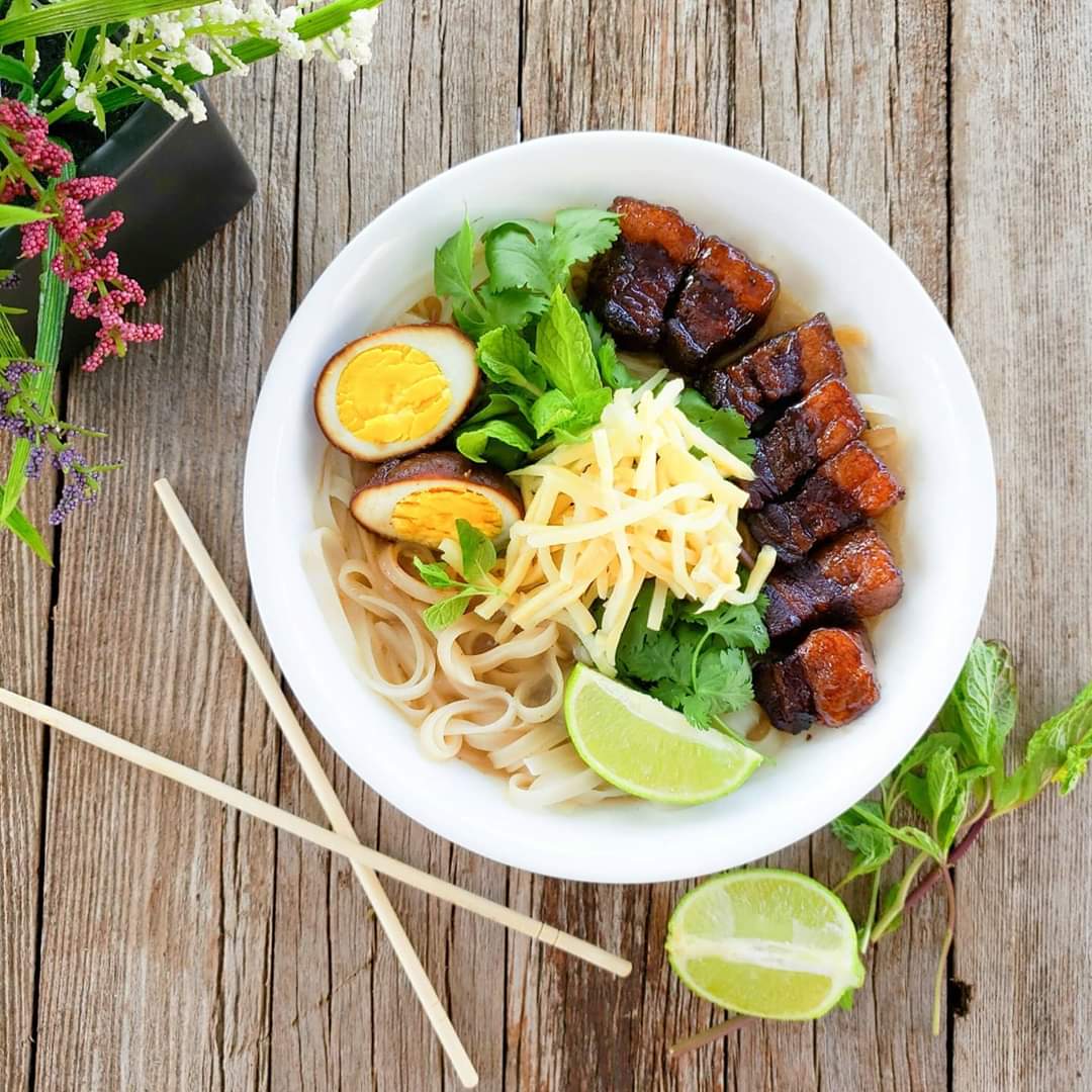 chinaecho8's tweet photo. Sweet Pork Belly And Soy Eggs. One of my favorite Hmong foods, I like mine served with ramen broth, fresh noodles, basil, mint, cilantro, lime wedge and garnished with sliced bamboo shoots!
#PorkBelly #Hmong #Noodles #Bamboo #SoyEgg #Eggs #HmongFood #NoodleBowl #NoodleLover https://t.co/vrKoouKpec