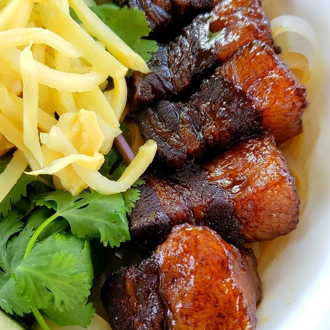 chinaecho8's tweet photo. Sweet Pork Belly And Soy Eggs. One of my favorite Hmong foods, I like mine served with ramen broth, fresh noodles, basil, mint, cilantro, lime wedge and garnished with sliced bamboo shoots!
#PorkBelly #Hmong #Noodles #Bamboo #SoyEgg #Eggs #HmongFood #NoodleBowl #NoodleLover https://t.co/vrKoouKpec