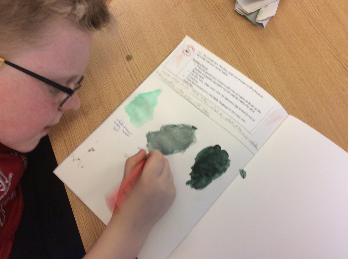 EastwayPrimary's tweet photo. Year 4 creating different shades and tints for their rainforest pictures. #lookingatparts #using3colours https://t.co/wkCNg20sTv