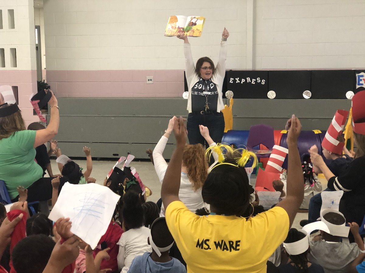 SaraBethBrown03's tweet photo. Loved getting to visit and hear @E_M_Padgett  read “Hands Up” to the Baby Gators at Freedman Early Learning Center today! @AikenPublicSch #WhyITeachGVES #babygators #ProudPrincipal @King_Laurence https://t.co/kRgjkGIllA
