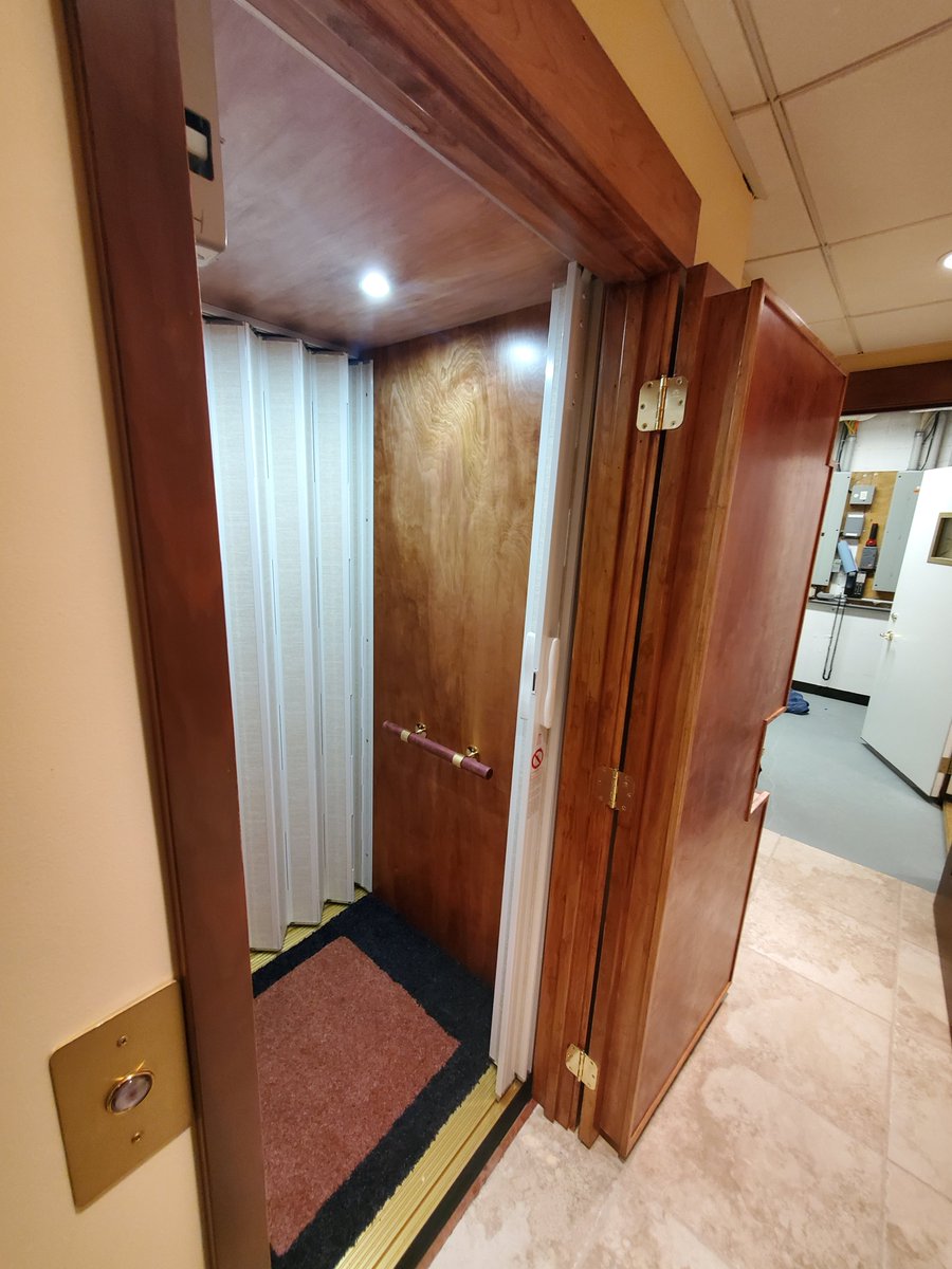 LifewayChicago's tweet photo. In Fontana, WI, just north of the IL border, EHLS installed this beautiful 5-stop @WaupacaElevator elevator.

We provide home elevators for the entire Chicagoland area, southeast WI, and northwest IN. #accessibility #elevators

Learn more: https://t.co/zwsIyBdUEh https://t.co/zxpq3LDa7o