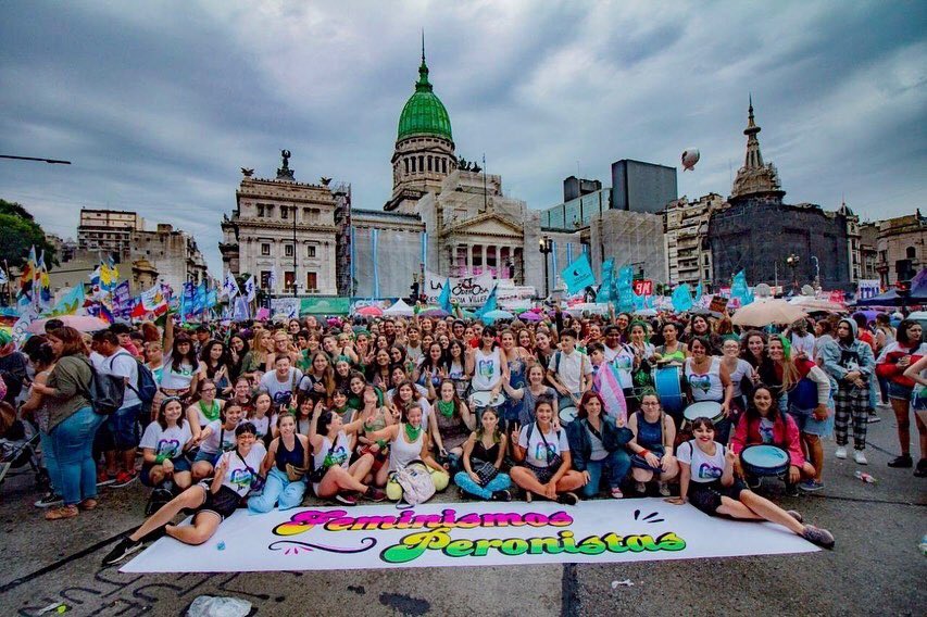 GenerosMGarcia's tweet photo. Algunas postales más del #ParoInternacionalFeminista el #9M pasado. Luchar con les compañeres, le gusta a usted, le gusta a usted, para que reine en el pueblo el amor y la igualdad ✌🏽
. 
#FeminismosPeronistas
#AhoraQueSíNosVen
#AhoraPodemos
#8M
#ParoFeminista https://t.co/bBFh9U6dfN