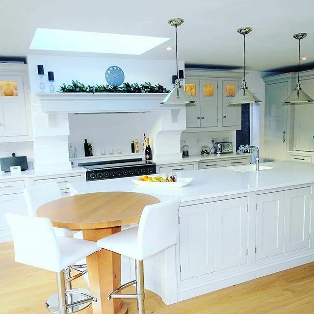 New_LookInt's tweet photo. Gorgeous inframe shaker kitchen with oak dining table designed to fit into island. Simply stunning. Designed, manufactured and painted by New Look Interiors. 
#shakercabinets #shakercharm #oakworktops #oakislands #kitchenisland #kitchenrenovation #kitchenislanddesign #kitche… https://t.co/zP4burWpne