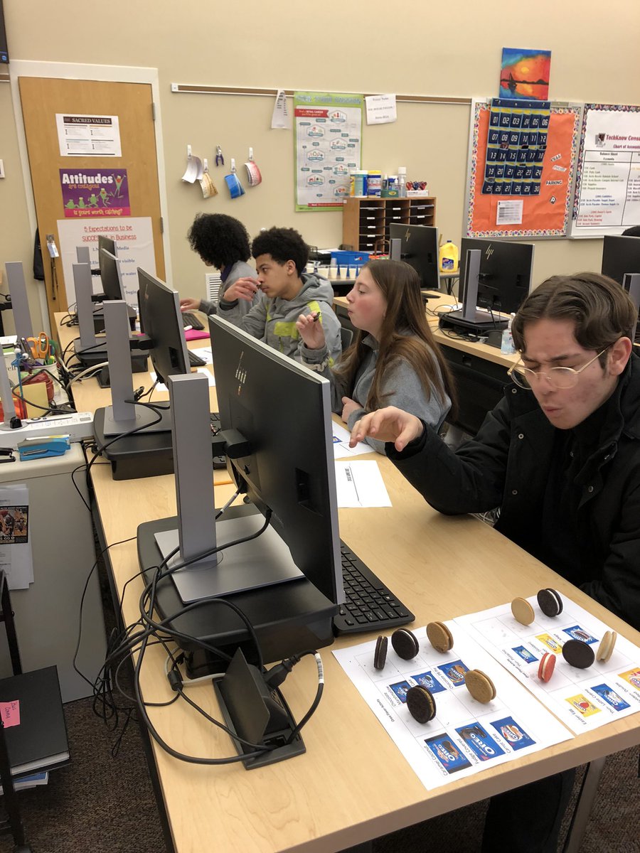 Accountng_Teach's tweet photo. Students learning about the history of Oreo and creating their own new flavor idea. @Oreo @nabisco https://t.co/tcFJUN5Gnc