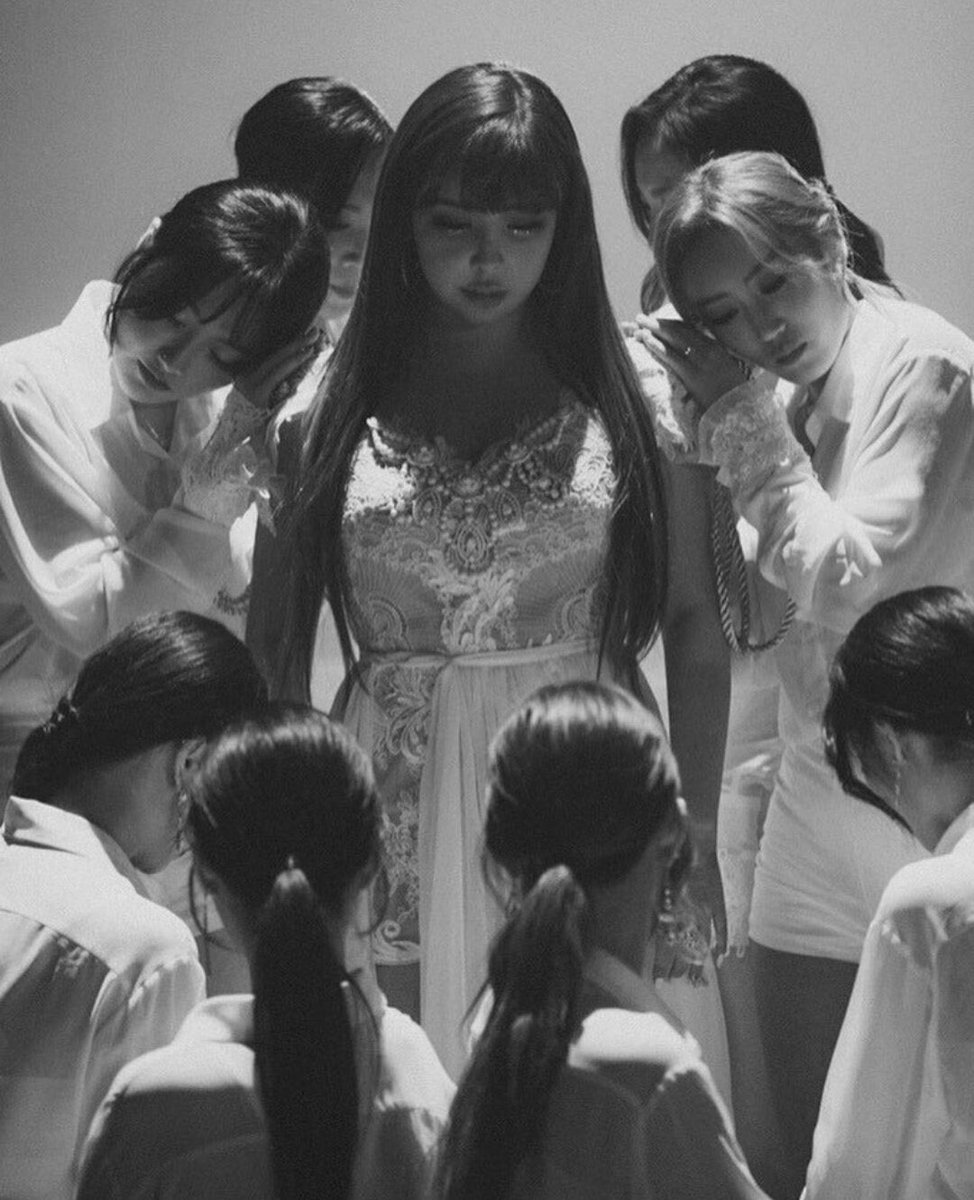 2NE1CRAVE's tweet photo. Unfortunately, we weren't able to trend worldwide but we would like to thank everyone for their overwhelming amount of support! #OneYearWithSpring https://t.co/D66dPYM0U6