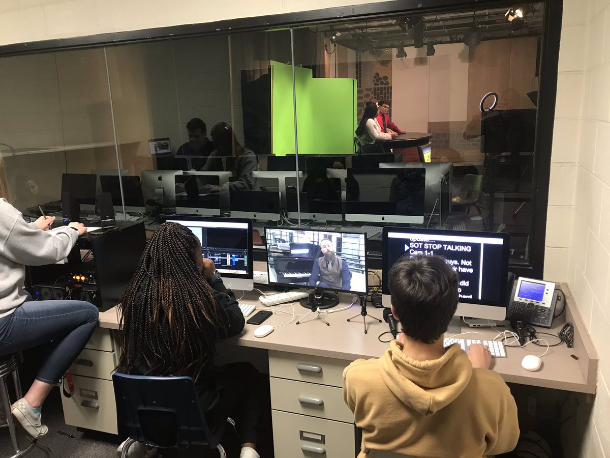 dustincullen's tweet photo. Thank you @LincolnLiveTV for a great show this morning sharing very valuable information with our students and staff! What an impressive production. @jessicaslocum3 @BetzBel @Jeremy_Lahman @GLHS_Athletics @SteveBarrett51 https://t.co/LgnwVDyjwF