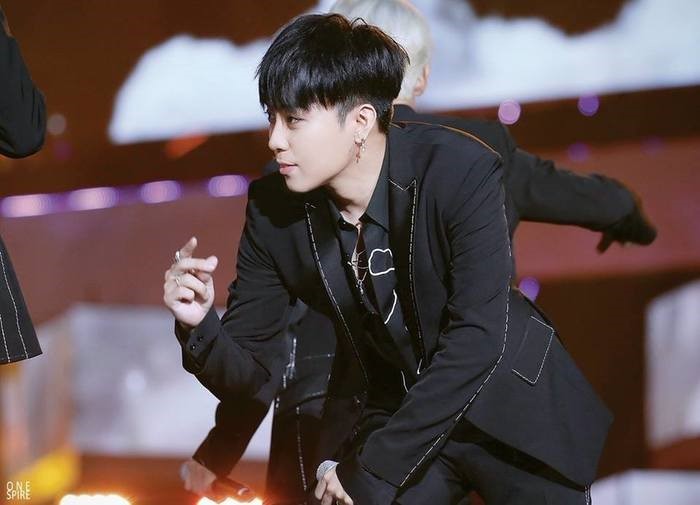 #은지원 #은지원_트친소 #은지원트친소 #은지원_존재만으로도_감사
길고 긴 입덕부정기를 지나서 드디어 입덕하게된 사람입니다💦 은지원의 귀여움과 까리함에 치여서 쌍코피 났읍니다‥알티와 마음 모두 무멘팔로 찾아뵐게요😘😘