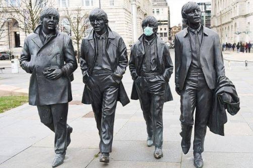 Mistress_2Muzic's tweet image. #TheSignOfTheTimes #TheBeatles statue #mask. #RingoStarr #PaulMcCartney #GeorgeHarrison #JohnLennon Stay safe &amp;amp;home.  We'll get to the other side.  Help eachother.  Call people who are alone, so they don't get lonely. #BeKindToOneAnother ~ ♪♫♩♬ Mistress 2 Muzic♬♩♫ ♪ ©2020