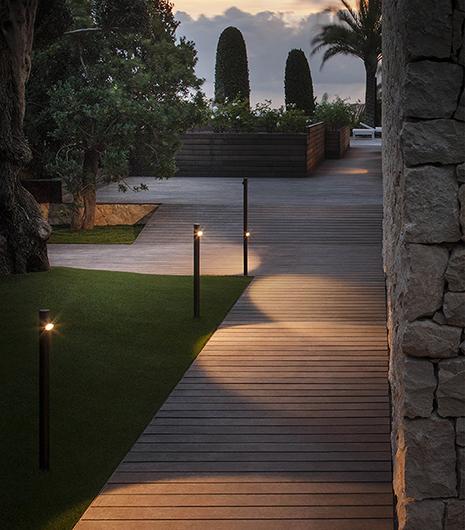 Lámparas bambú by <a href="/VibiaLight/">VIBIA</a>, se caracterizan por su esbelta silueta y se integran de manera #natural con ambientes exteriores 😉
#interiordesign #iluminacion #decoracion #design #interiorstyling