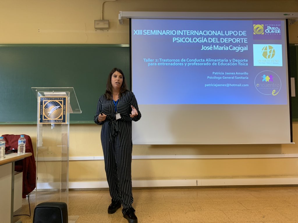 encuentropsico3's tweet image. Nuestra Psicóloga Sanitaria y Experta en Trastornos de Conductas Alimentarias @Patriciajaenes1 impartiendo un taller sobre trastornos de #conductas alimentarias en el XIII Seminario Internacional de #Universidad #PabloOlavide  de #Psicología del #Deporte