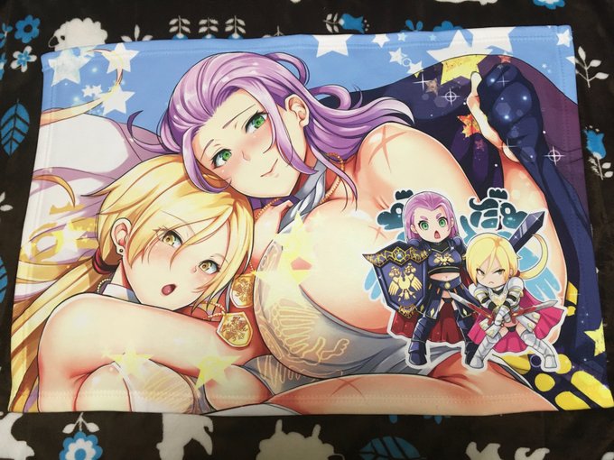 おたクラブさんのキャンペーンのブランケット届きました!可愛い!!!急いで入稿したから表紙そのままなのが無念でした。。2枚目は大きさ比較(よっちぬい)で3枚目は元絵。#おたクラブ 