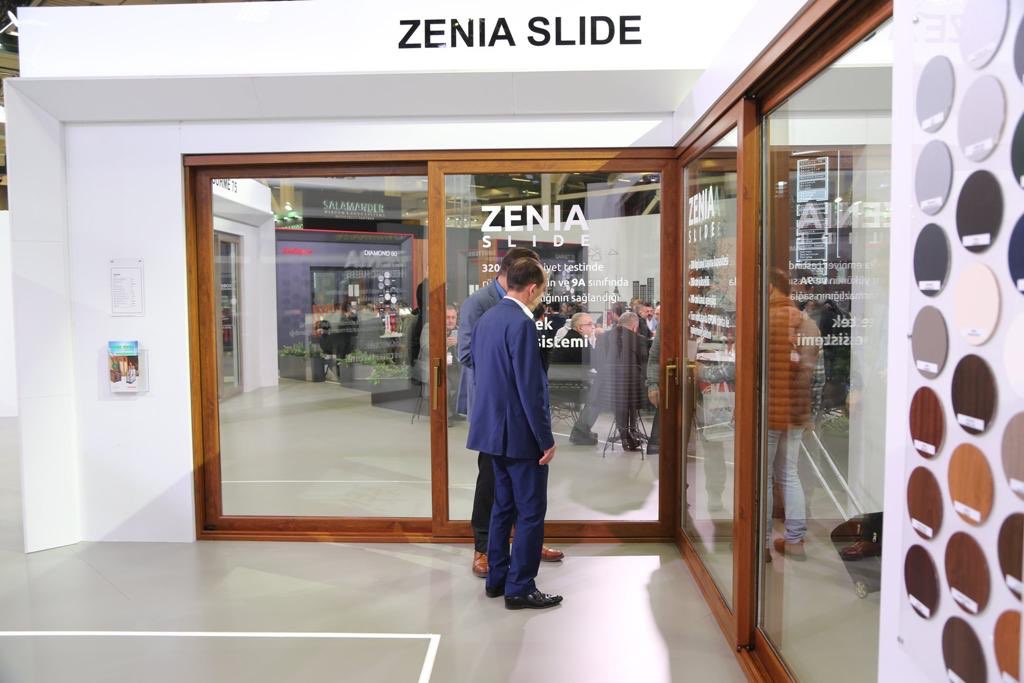 FiratPlastik's tweet image. Fuarımız tüm hızıyla devam ediyor. Dünkü yoğun ilginizden dolayı teşekkür ederiz. Sizleri 8. Salon 801 no&apos;lu standımıza bekliyoruz. Son 2 gün. 
#avrasyapencerefuarı #tuyap #pencerefuarı