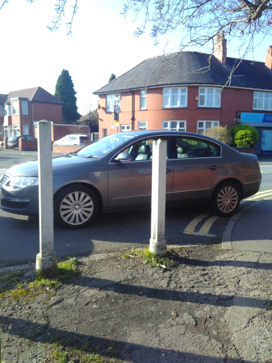 I've been blocked by <a href="/MWGSolicitors/">MWG Solicitors</a>. I just wanted to let you know that we are back from our winter break, &amp; would appreciate it if you could park a bit further up the road.

Note, the VW Passat is parked on double yellows, same yesterday.

<a href="/ben_clay/">Ben Clay 💚 Build #CouncilHousing #RetroFirst</a>, <a href="/bevcraig/">Bev Craig</a>, please help!