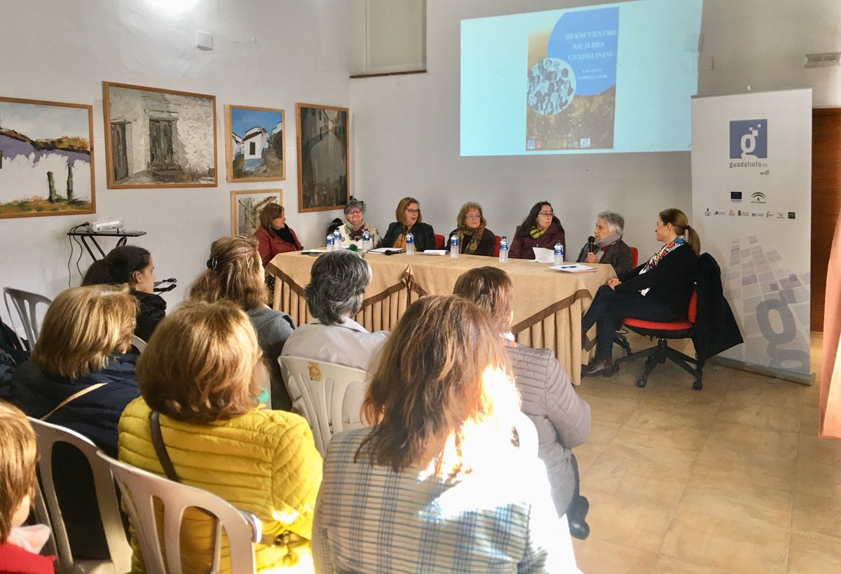 puntovuelaHS's tweet photo. La usuaria Lucía Barrero también participa en la mesa del encuentro @RedGuadalinfo #EncuentroMujeresGuadalinfo #8Marzo #cortelazor https://t.co/PQITvD20WC