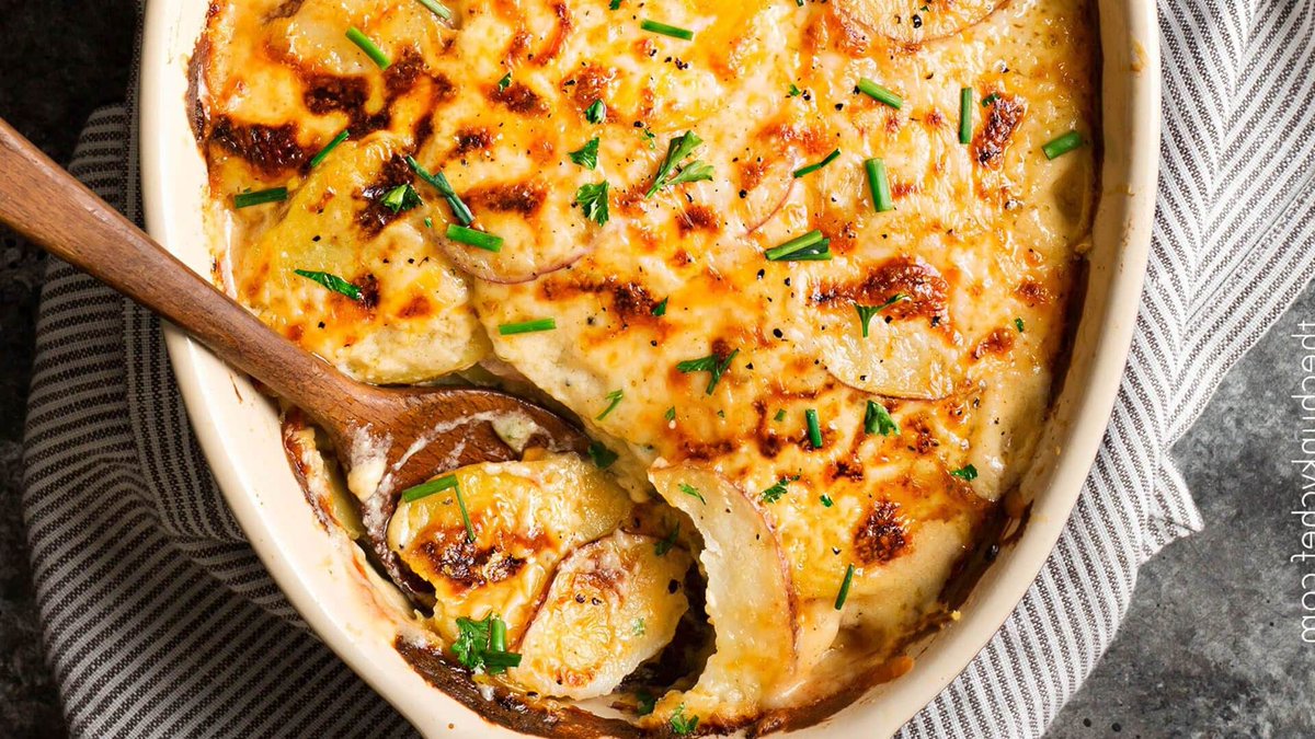 RasoiMenu's tweet image. Scalloped potatoes are easy to cook and everyday meal recipe. With creamy cheese topping, potatoes taste best and can easily be a part of any party recipe list. buff.ly/38cXjm1 #potatoes #recipe #food