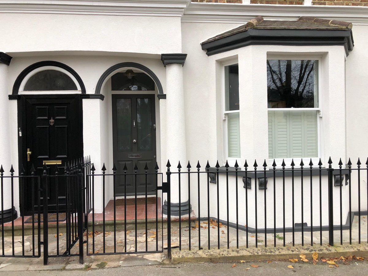 berry_construct's tweet image. Before and after pictures of a recent front garden renovation in #epsom #berryconstruction #geometrictiles #beforeandafter