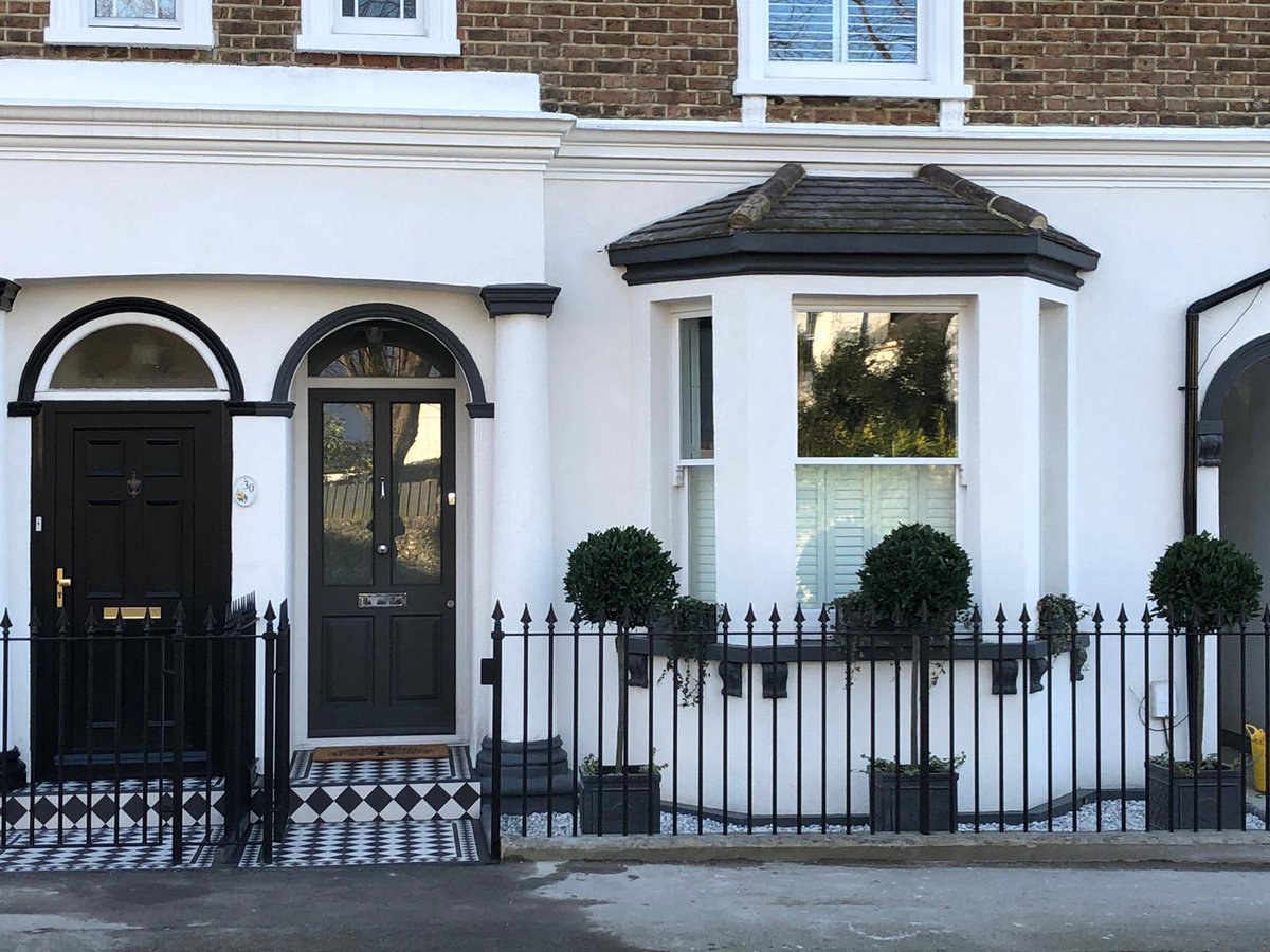 berry_construct's tweet image. Before and after pictures of a recent front garden renovation in #epsom #berryconstruction #geometrictiles #beforeandafter