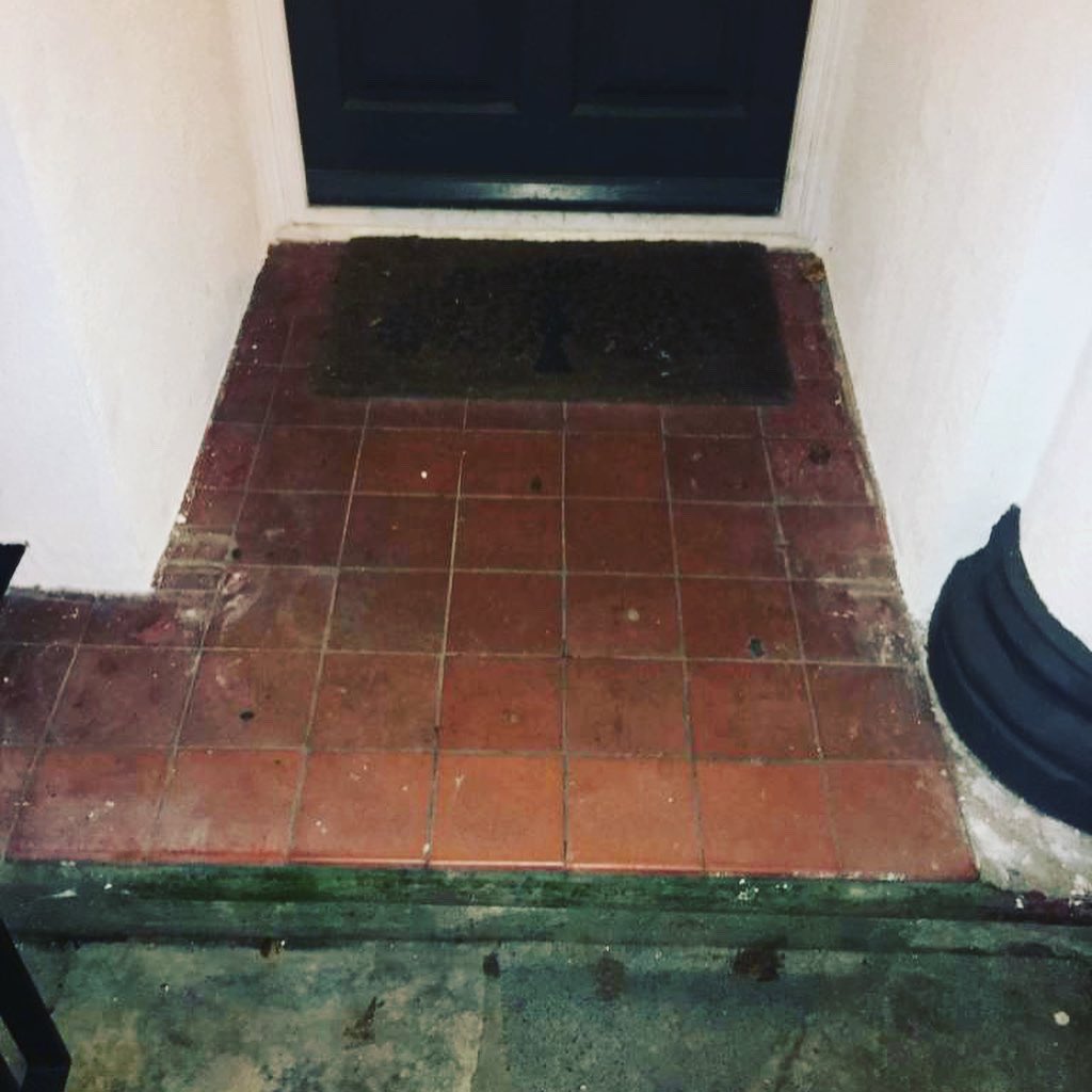 berry_construct's tweet image. Before and after pictures of a recent front garden renovation in #epsom #berryconstruction #geometrictiles #beforeandafter