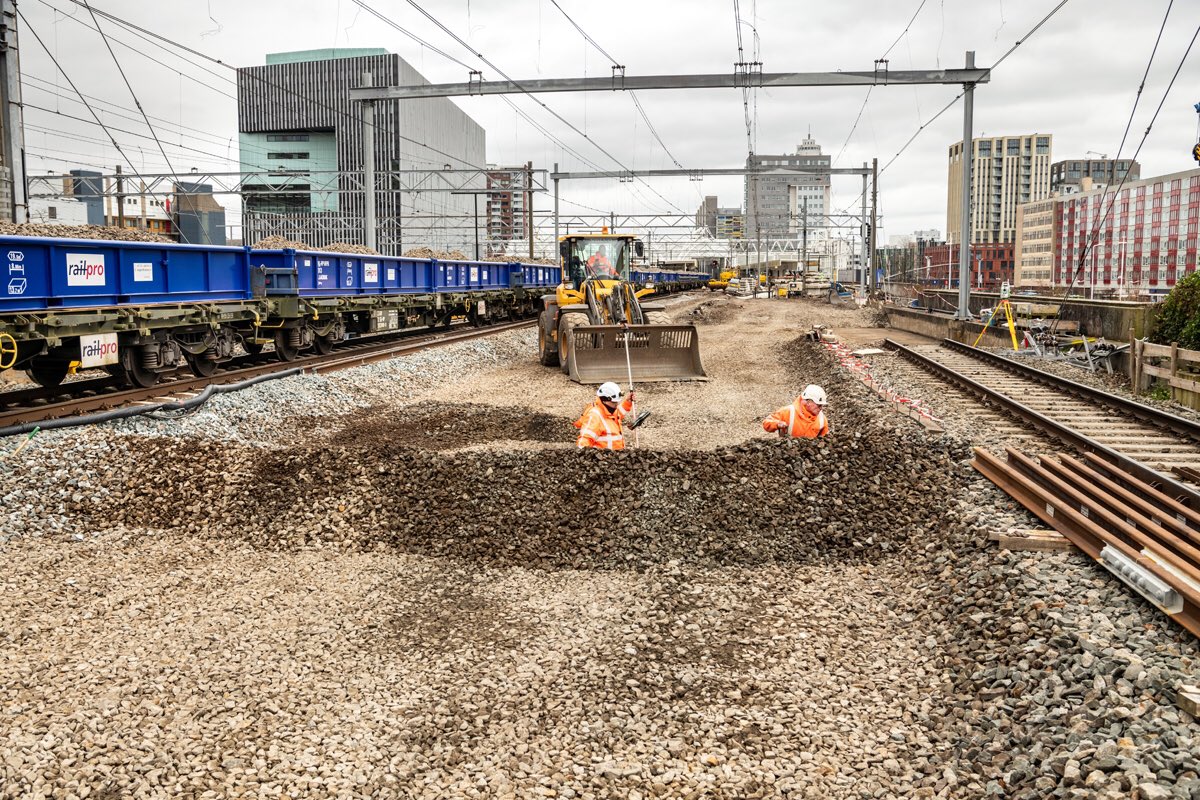 ProRail's tweet photo. Dit weekend gaan we weer aan de slag in Leiden. Check de reisplanner voor vertrek. https://t.co/GTVhZPqlld https://t.co/nPuDcf9iWN