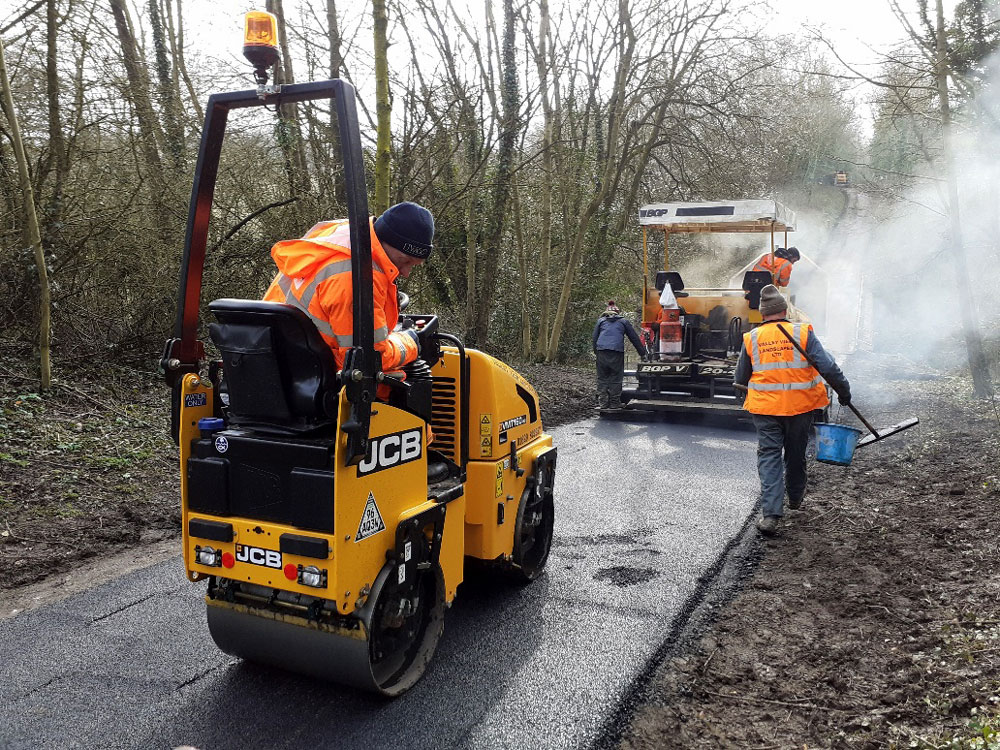 peakdistrict's tweet photo. Our resurfacing work on the #TissingtonTrail between #MapletonLane & #SpendLane is almost complete and will re-open this weekend! We've used Ultitrec 100% recycled pathway material for the majority, and tarmac for some of the steeper sections to stop it degrading as quickly. π https://t.co/BkTWjr7eUd