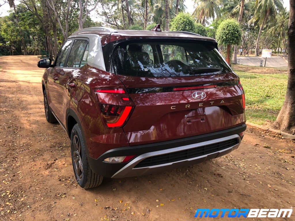 MotorBeam's tweet photo. Check out the detailed shots of the new generation #HyundaiCreta with a new design language. Sleepless nights for the #KiaSeltos or no? Tell us what’s your opinion about this car #MotorBeamers. https://t.co/BfGd1xzPFI