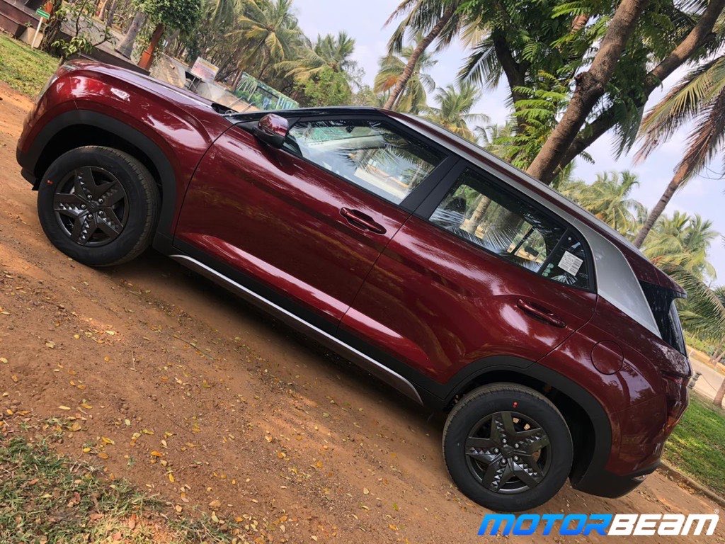 MotorBeam's tweet photo. Check out the detailed shots of the new generation #HyundaiCreta with a new design language. Sleepless nights for the #KiaSeltos or no? Tell us what’s your opinion about this car #MotorBeamers. https://t.co/BfGd1xzPFI