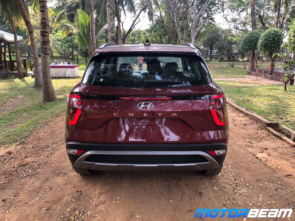 MotorBeam's tweet photo. Check out the detailed shots of the new generation #HyundaiCreta with a new design language. Sleepless nights for the #KiaSeltos or no? Tell us what’s your opinion about this car #MotorBeamers. https://t.co/BfGd1xzPFI