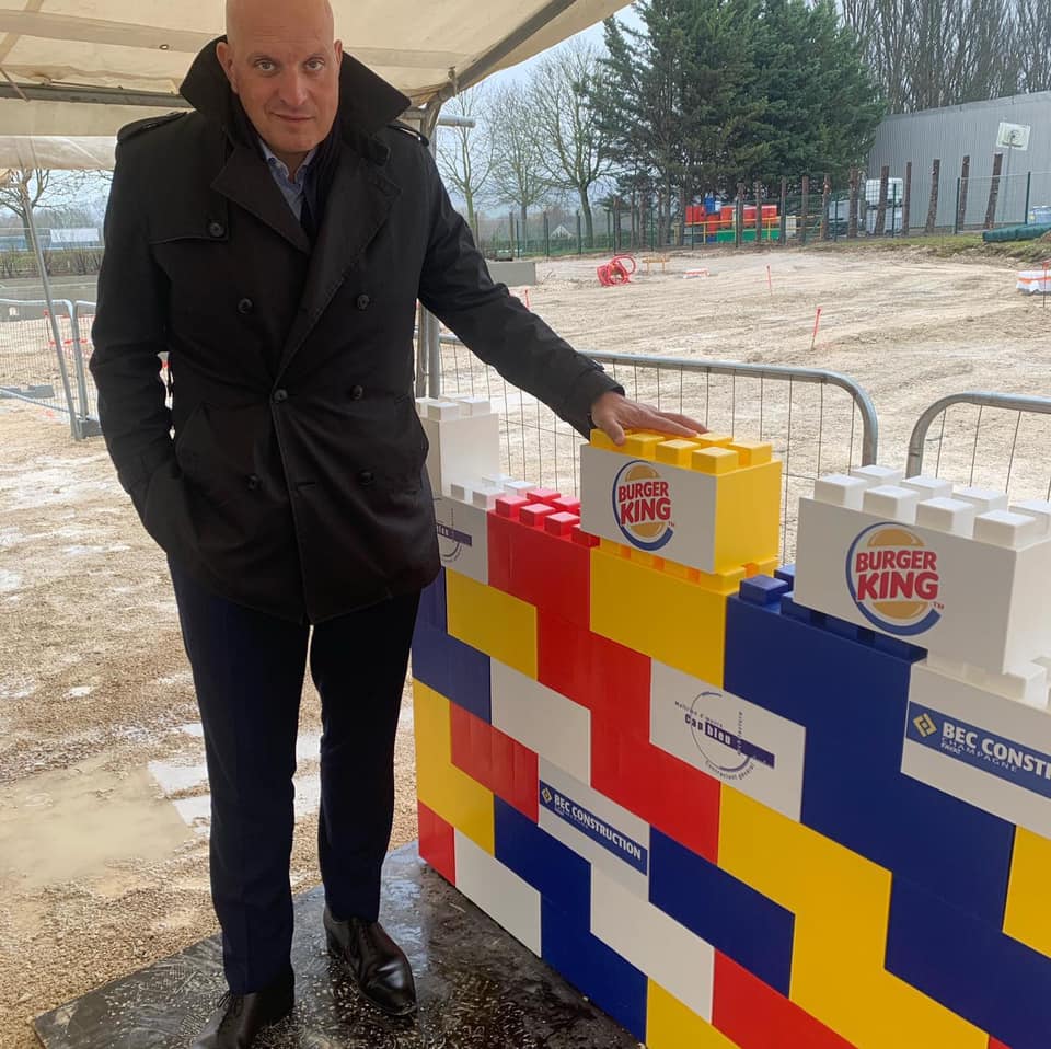 EverBlockFr's tweet photo. La pose de la première pierre du futur Burger King à Epernay @villeepernay s'est tenue hier en présence de @EricDujourdhui !
Merci d'avoir choisi notre solution de blocs géants pour votre événement !
#everblock #everblockfr #everblockfrance #mur #premièrepierre #burgerking https://t.co/oODT9D2EYF