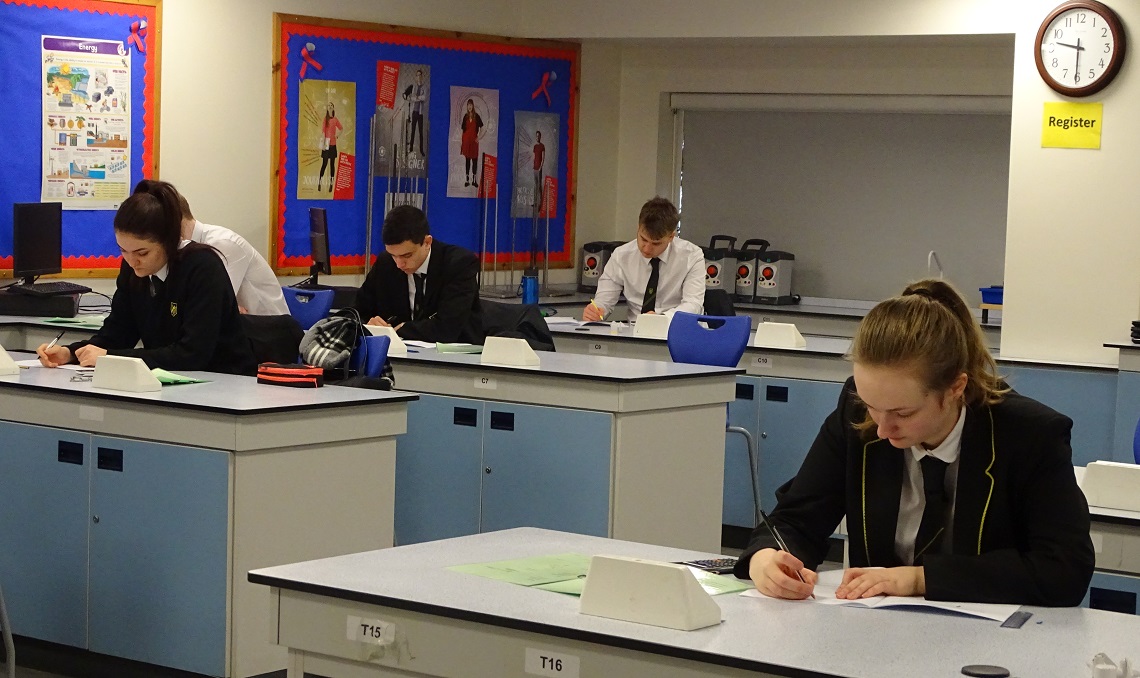 stockportgs's tweet photo. Students tested their scientific knowledge this morning as they took part in the Senior Physics Challenge in one of the #Physics classrooms.

#sgsphysics https://t.co/kiCKsZaYtm