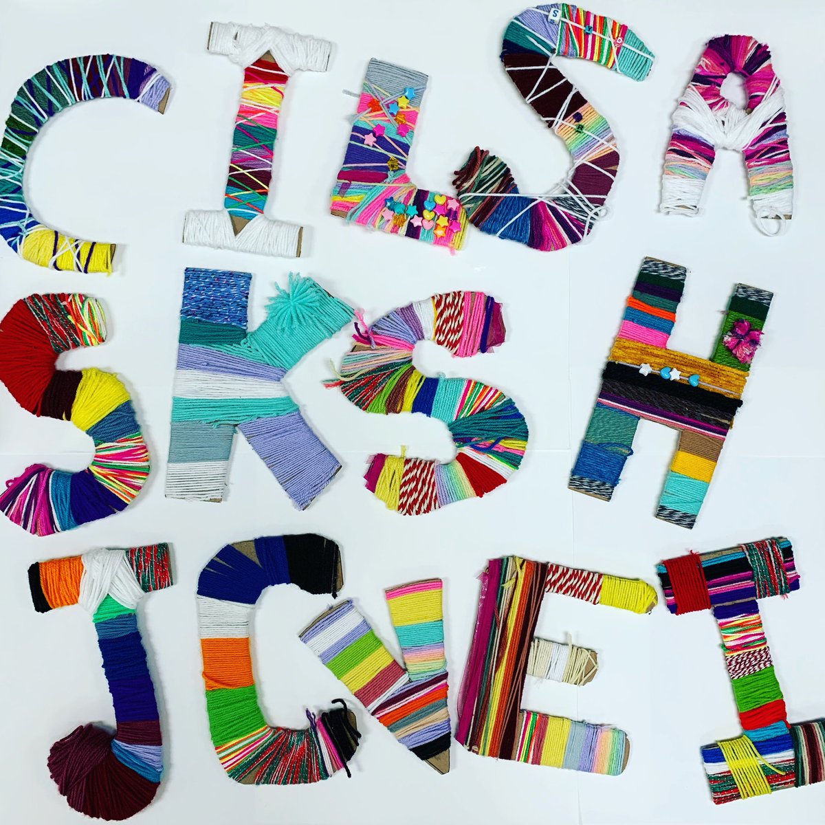 createwithkrass's tweet photo. My 5th group RTI group this week created their initials using cardboard, yarn and beads! Each one just as unique as they are! 🎨 @CatherineKeyser @HighMuseumofArt @FCSchoolsGA @DrJeffBearden https://t.co/D9hXdN6hQV