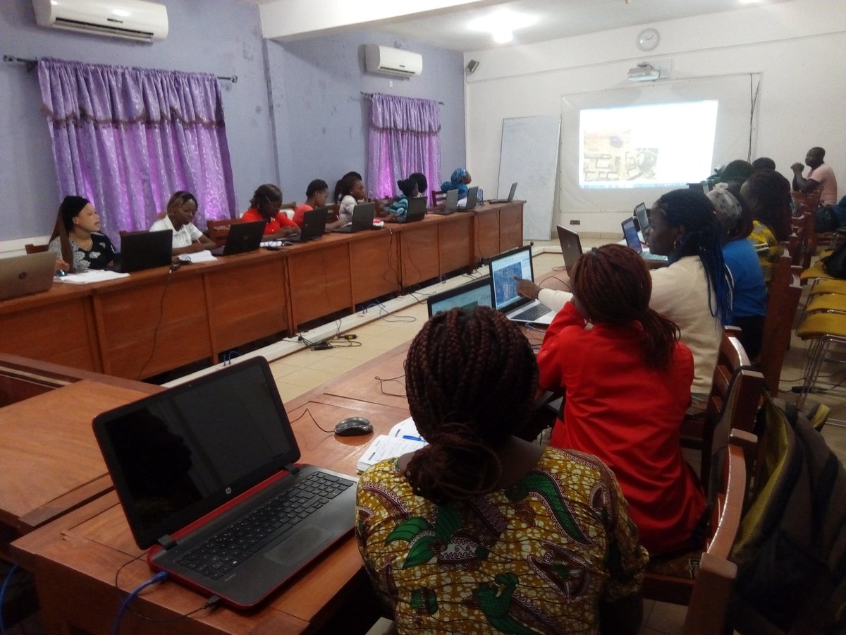 FAbiodoun's tweet photo. #Girlsmap4BJ par @OSMBenin 
Jour 2 : 
-Edition avec @josmeditor  (familiarisation avec l’interface) 
-Création de points, lignes, polygones, édition à l'aide d'imagerie satellite
-Techniques d’édition (Tagging)
-Edition des données collectées
par @FAbiodoun @AfoutouG @absaliou https://t.co/lPIZ4W5BTP