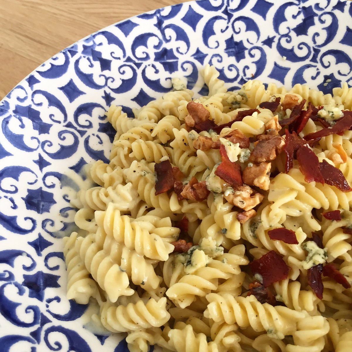 Make your Friday awesome by covering it in cheese sauce. The recipe is in today's edition: domesticsluttery.com 🧀🧀🧀