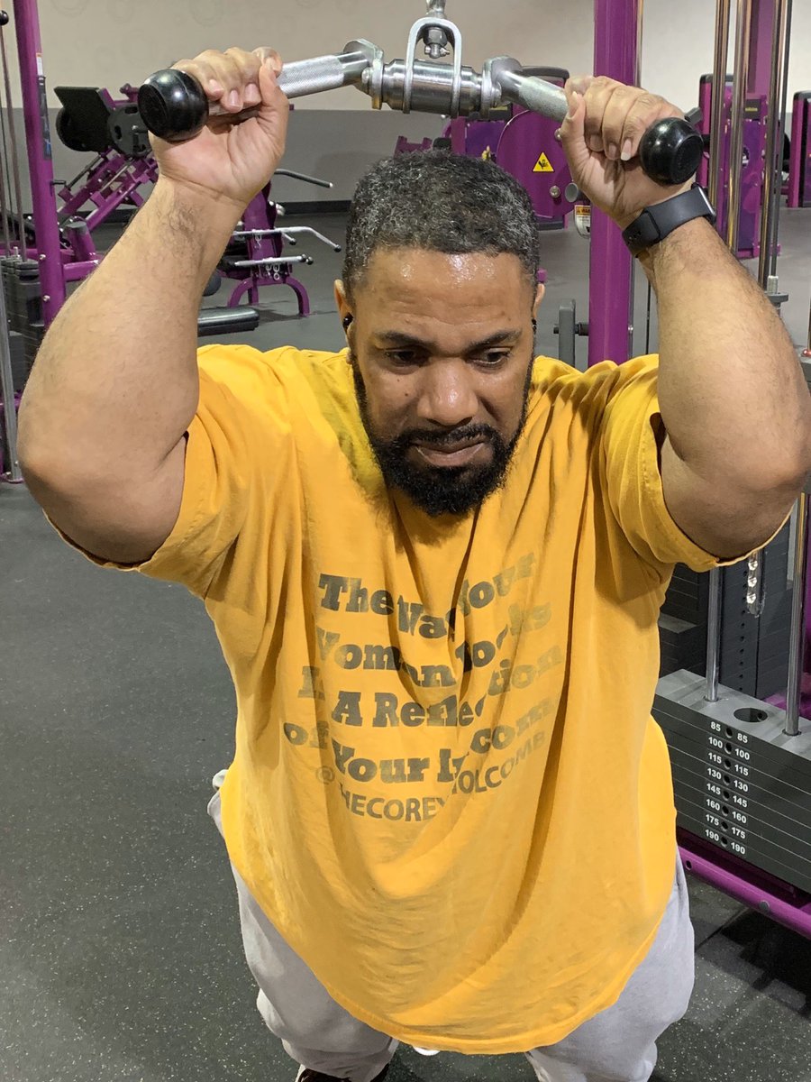 howiedmac's tweet image. Good Morning☀️☀️☀️... It’s “Feel Good Friday”...  Attitude right, mindset focused, negative people put on mute so we can go into this weekend strong!!!💪🏿💪🏿💪🏿  Positive vibes to all until next time.. #Fitandfocused #DWROD #GoGetItSquad #FAT