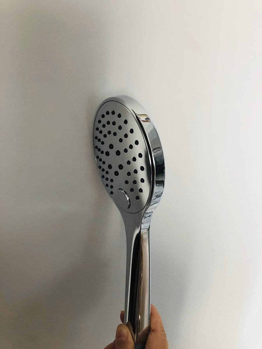 xmqedith's tweet photo. Some new hand shower https://t.co/dy61YFxHzp