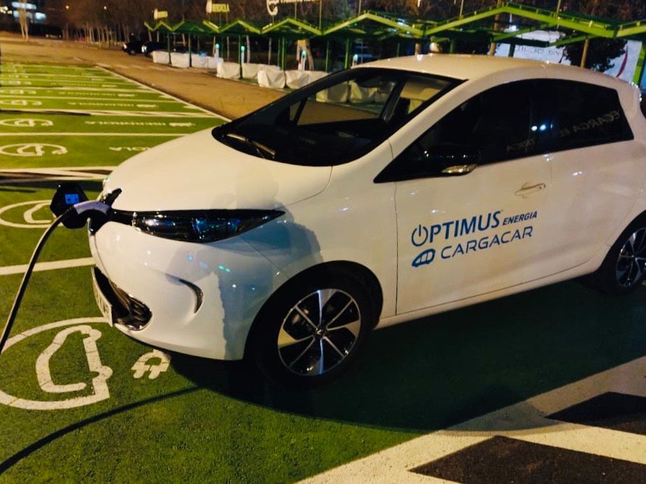 cargacar_es's tweet photo. 🔊 ¡Nuevo artículo en el blog de Cargacar!

El pasado mes de febrero participamos en #GENERA2020 💁 mostrando nuestros servicios y producto  ¿Quieres saber cómo fue nuestra experiencia? 😊

#cocheelectrico #puntorecarga #policharger #poqerelectronics 

https://t.co/AdkomIKfi1 https://t.co/RT9YoHiVBB
