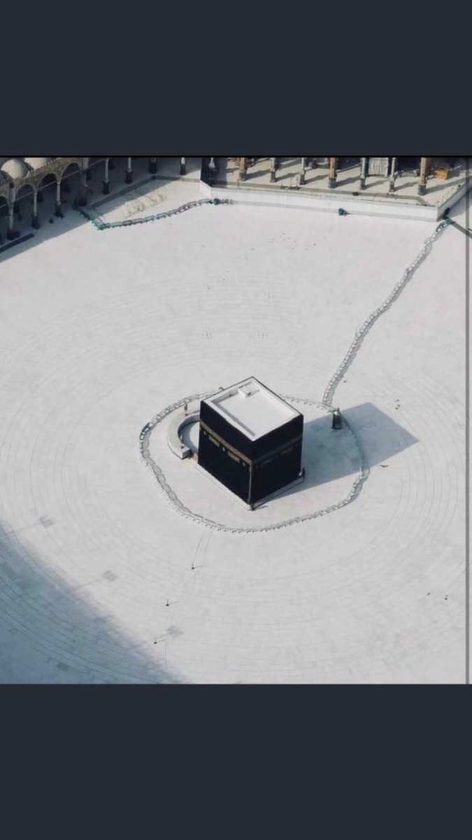 Dezenfekte nedeni ile Kabe'de tavaf durdu.
Asırlar sonra tavafın durmuş olması, tüm müslümanların kalbinde derin bir burukluğa neden oldu. 
Allah’ım müslümanı kabe’siz , Kabe’yi müslümansız bırakma 🤲🏻 #Kabe #coronavirus bitte kurtulalım be 😏