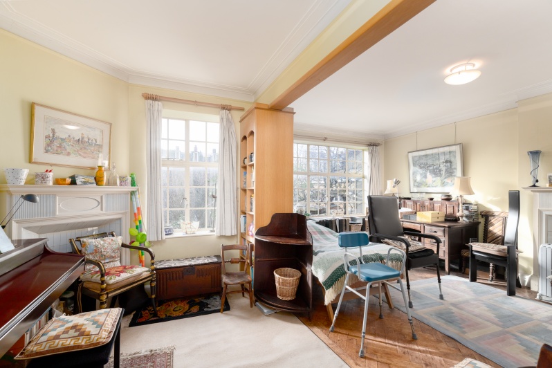 JDWandCoChelsea's tweet photo. Want a project? We have just launched this wonderful house with great development opportunity (STPP) on Oakley Street £2,950,000 Freehold | https://t.co/ApLkOnoHU6 | #fixupfriday @rightmove #johndwoodandco https://t.co/aww6hCqaER